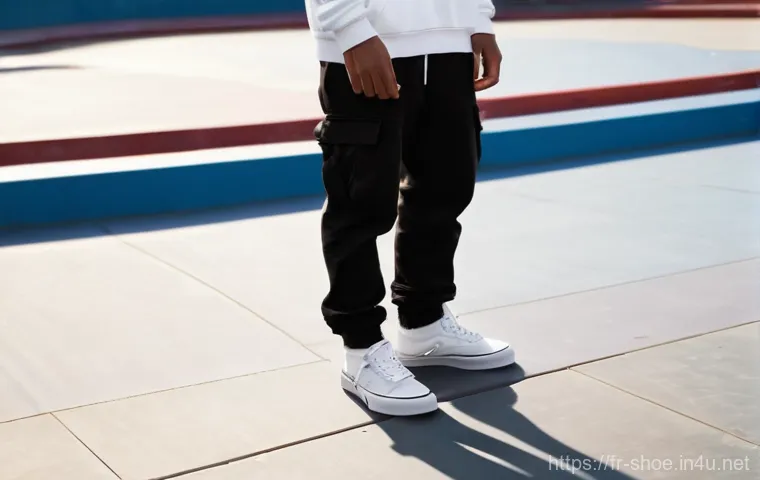반스 어센틱과 에라의 디자인 차이 - **Prompt:** A vibrant, sun-drenched street scene in Southern California. A young woman, appearing to...